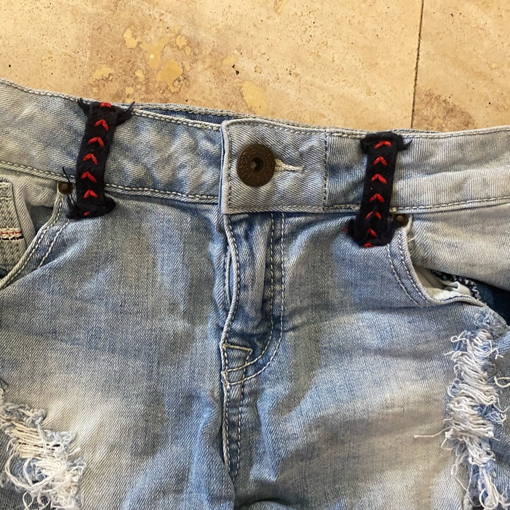 Jean Shorts Distressed - Picture 2 of 7